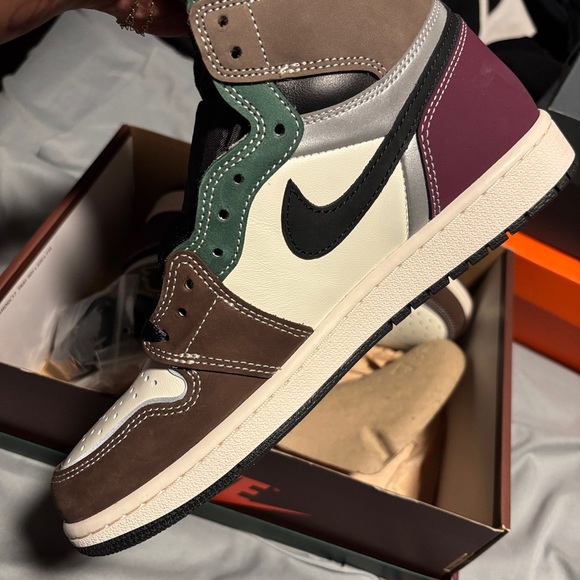 Brand new, never worn. Air Jordan One Retro hi tops - Picture 5 of 9